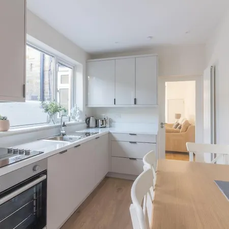 Guestready - Cosy Retreat In Donnybrook מלון 4*